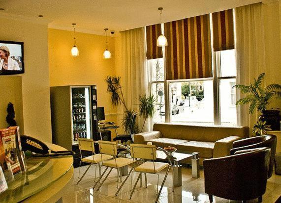 Leisure Inn Hotel Лондон Экстерьер фото