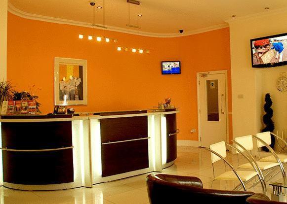 Leisure Inn Hotel Лондон Экстерьер фото